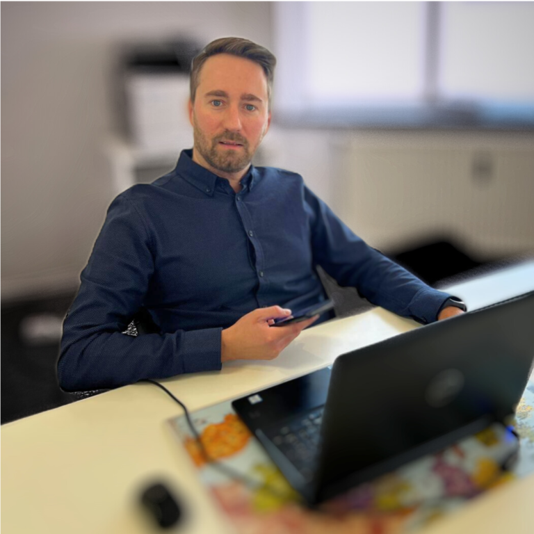 Mike, logistics operator at VANonsite – professional portrait of a logistics team member