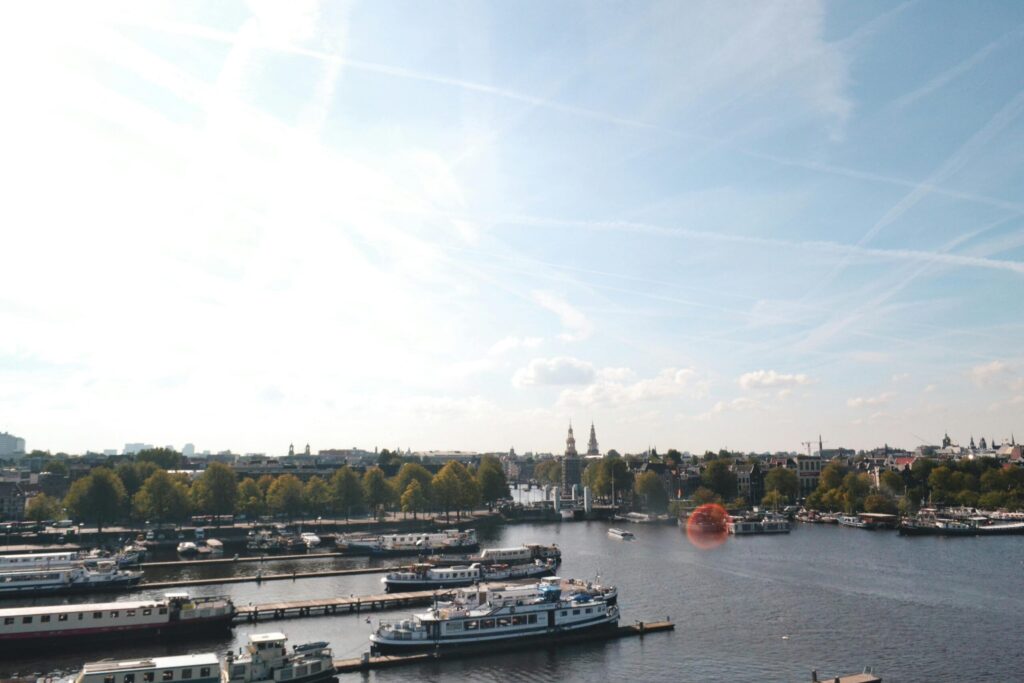 Aerial view of boats on a busy Dutch waterway, symbolizing seamless relocation routes from the UK to the Netherlands.