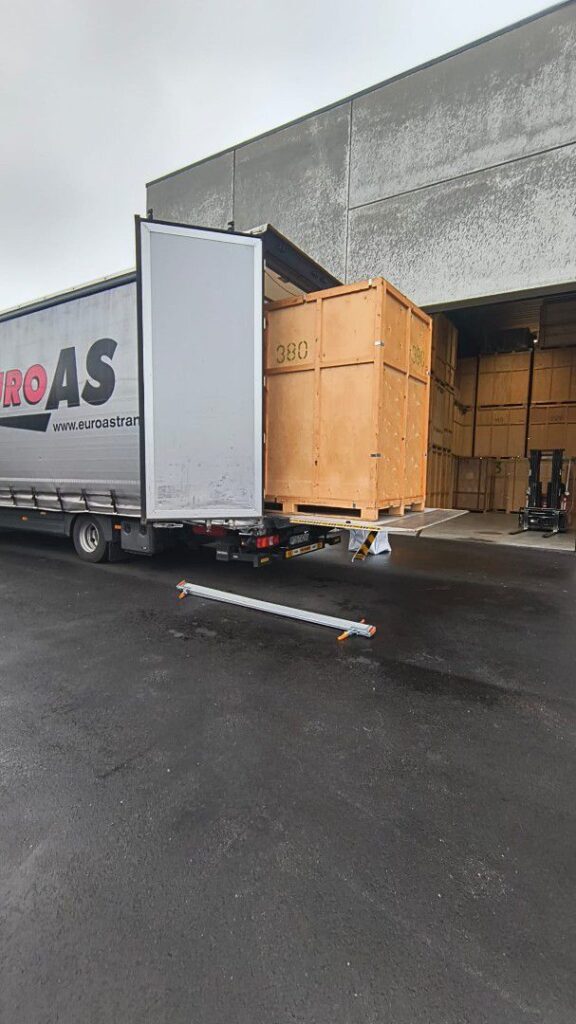 Truck transport and storage – reliable logistics services combining secure storage with efficient transportation