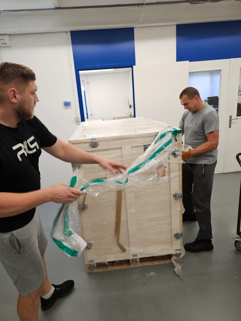 White glove delivery service with unpacking – premium care and handling for delicate and valuable items