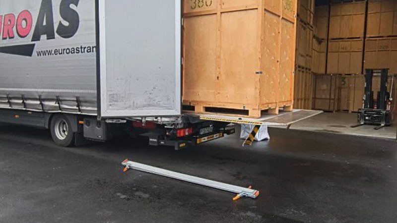 Truck transport and storage – reliable logistics services combining secure storage with efficient transportation